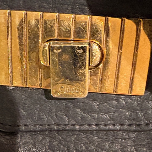 Elegant Black Leather Handbag - Picture 2 of 10